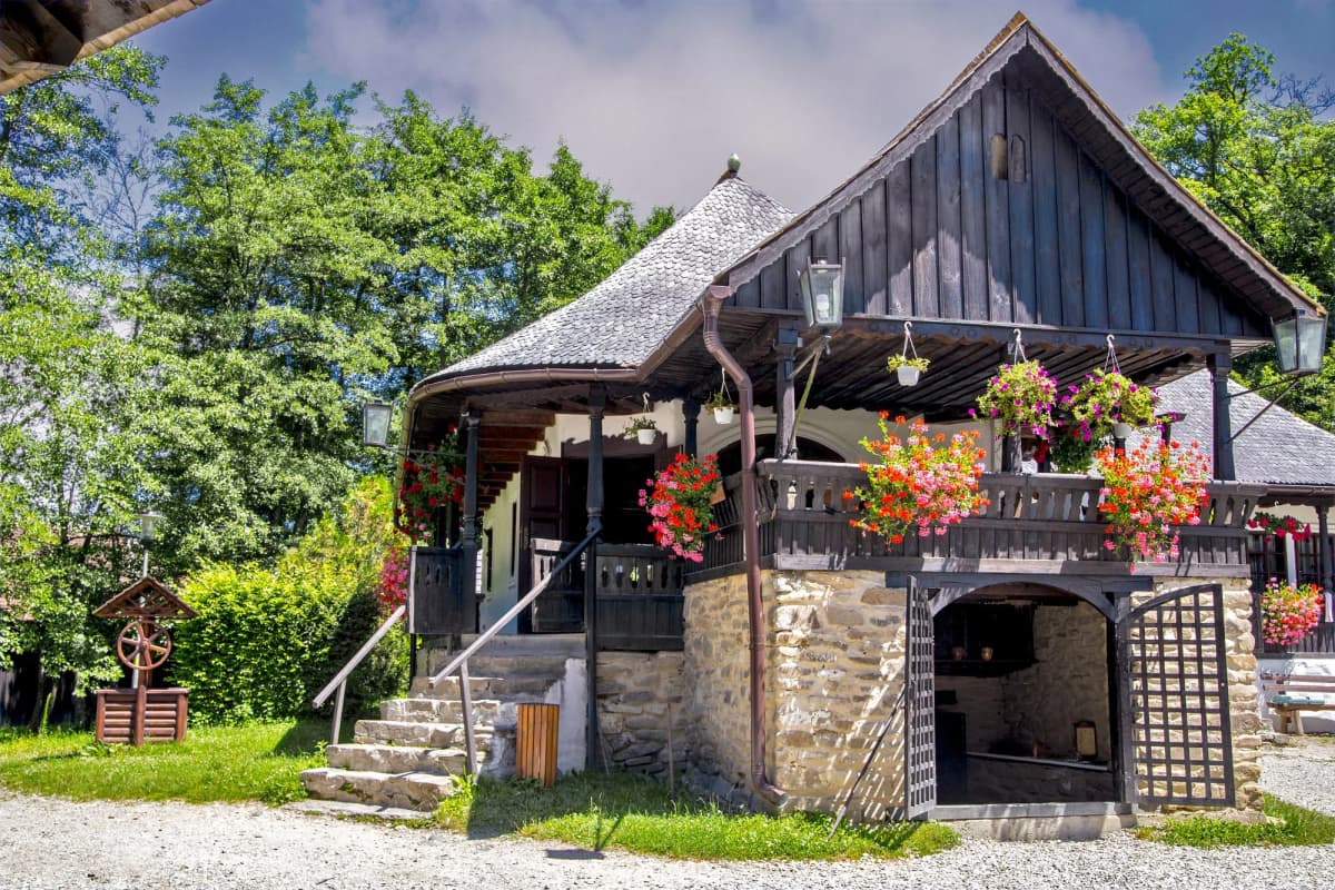 Carciuma din Bătrâni - Traditional forest venue with outdoor terrace